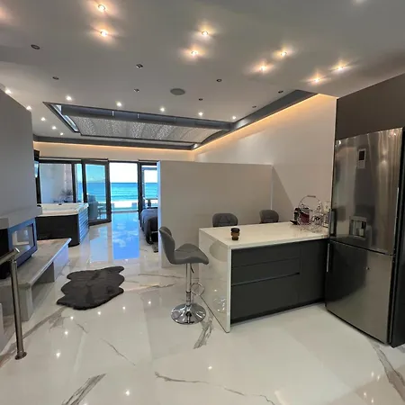 Seafront Luxury With Jacuzzi & Sauna * Monemvasía