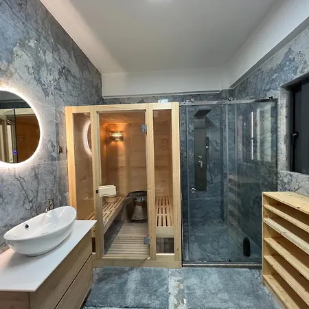 Seafront Luxury With Jacuzzi & Sauna Apartment *